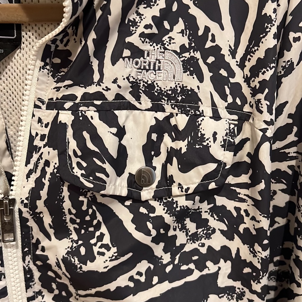 North Face Light Weight Spring Jacket Waterproof - image 5